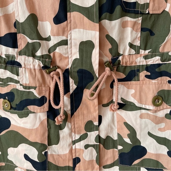 Forme' Mode' Pink Camo Utility Vest NWT in a size medium - Picture 8 of 12